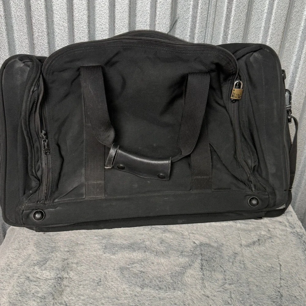Tumi Black Ballistic Nylon Travel Duffel Bag Weekend Carry On Luggage